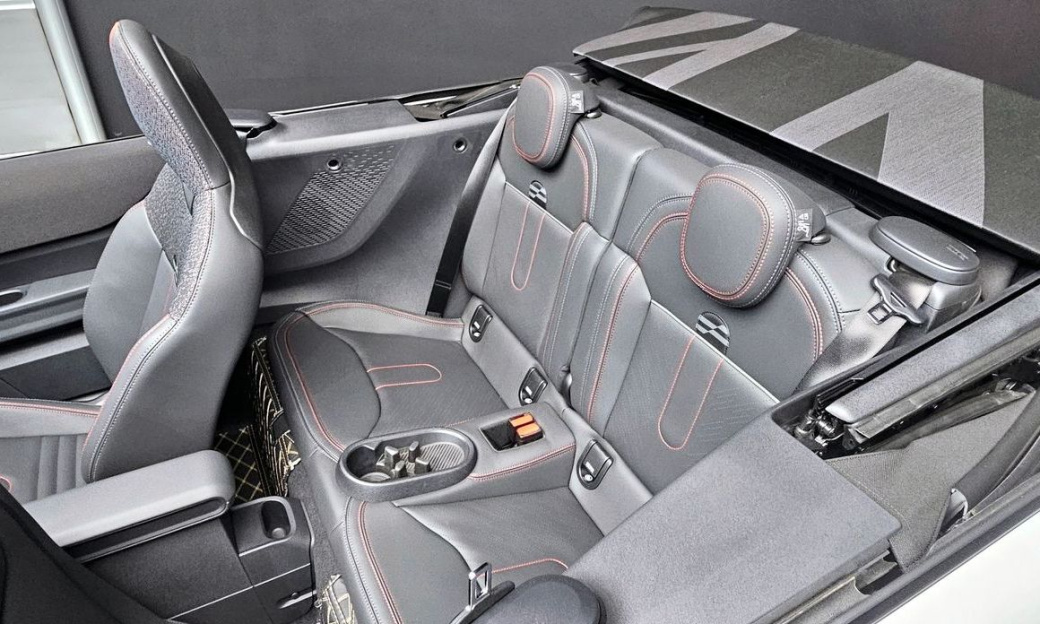 Mini Cooper Convertible JCW, 2026