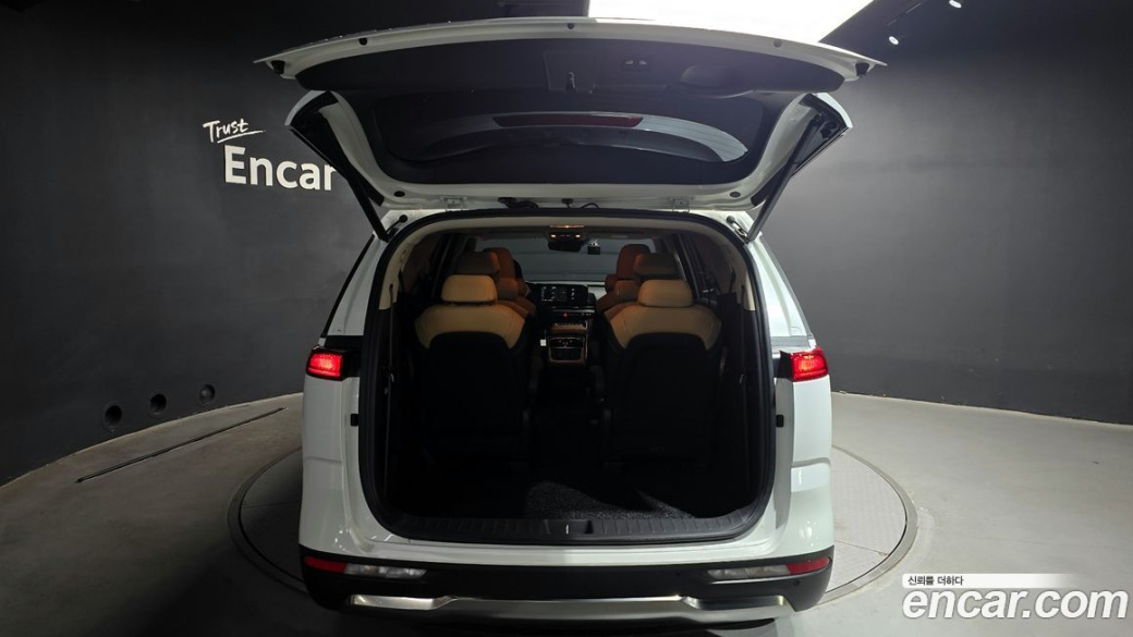 Kia Carnival 9-Seater Signature, 2023