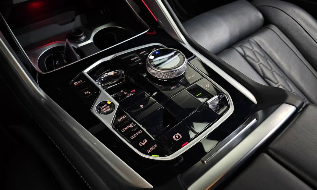 BMW X6 xDrive40i M Sport, 2025