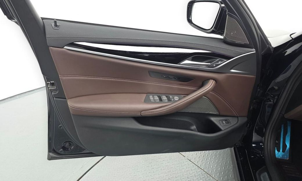 BMW 5-Series 530i xDrive M Sport Package, 2023