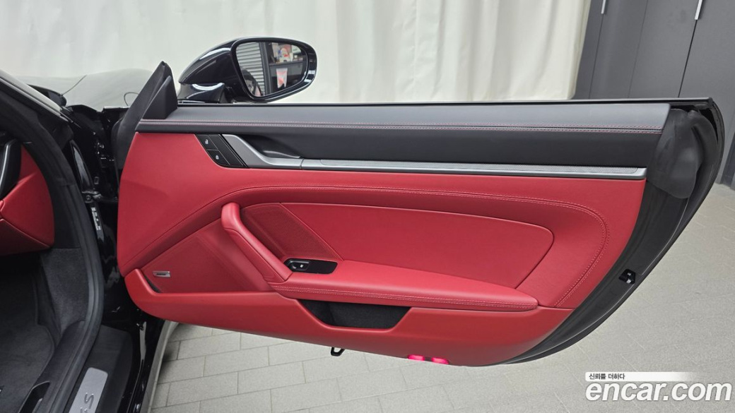 Porsche 911 Carrera 4S Cabriolet, 2024