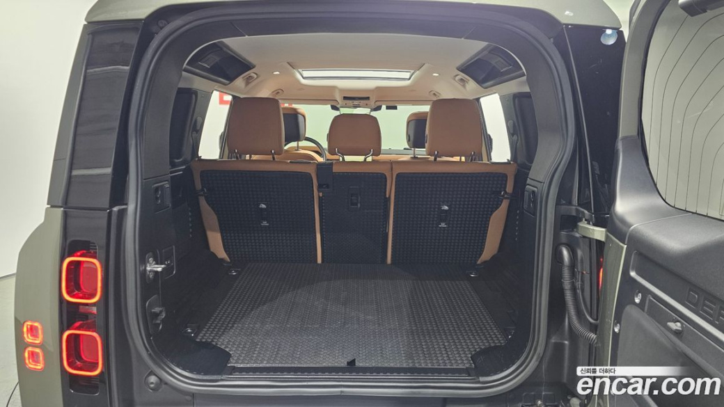 Land Rover Defender 110 D300 HSE, 2023