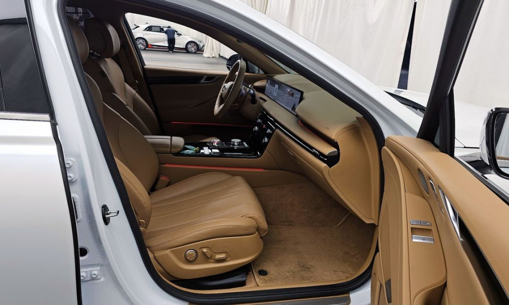 Genesis G80 Gasoline 2.5 Turbo AWD, 2025