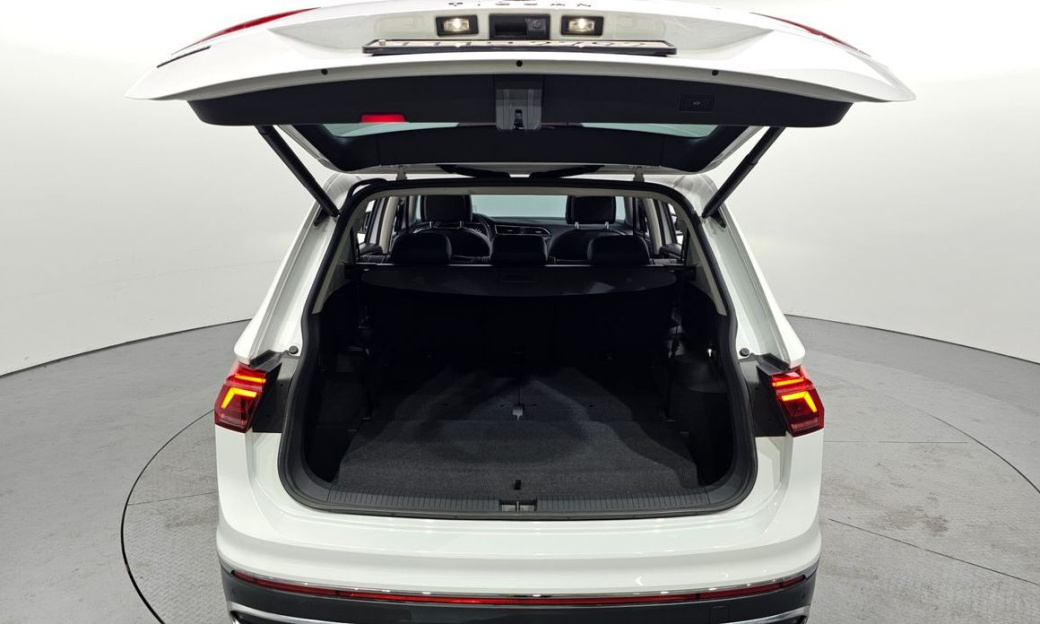Volkswagen Tiguan 2.0 TSI Prestige, 2023