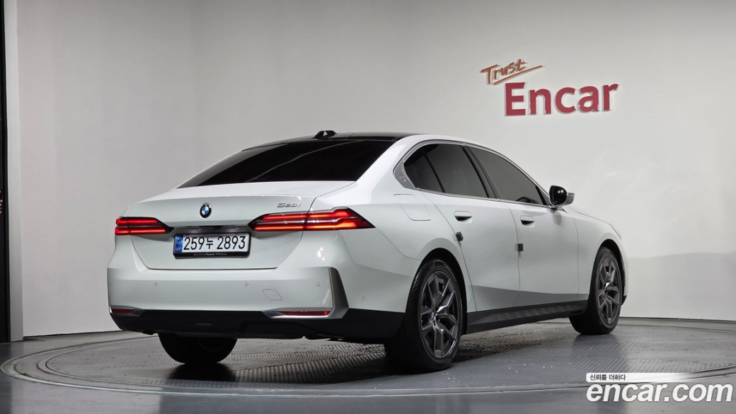 BMW 5-Series 520i, 2024