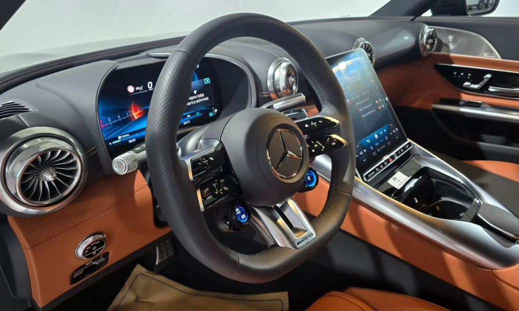 Mercedes-Benz SL-Class AMG SL43, 2025