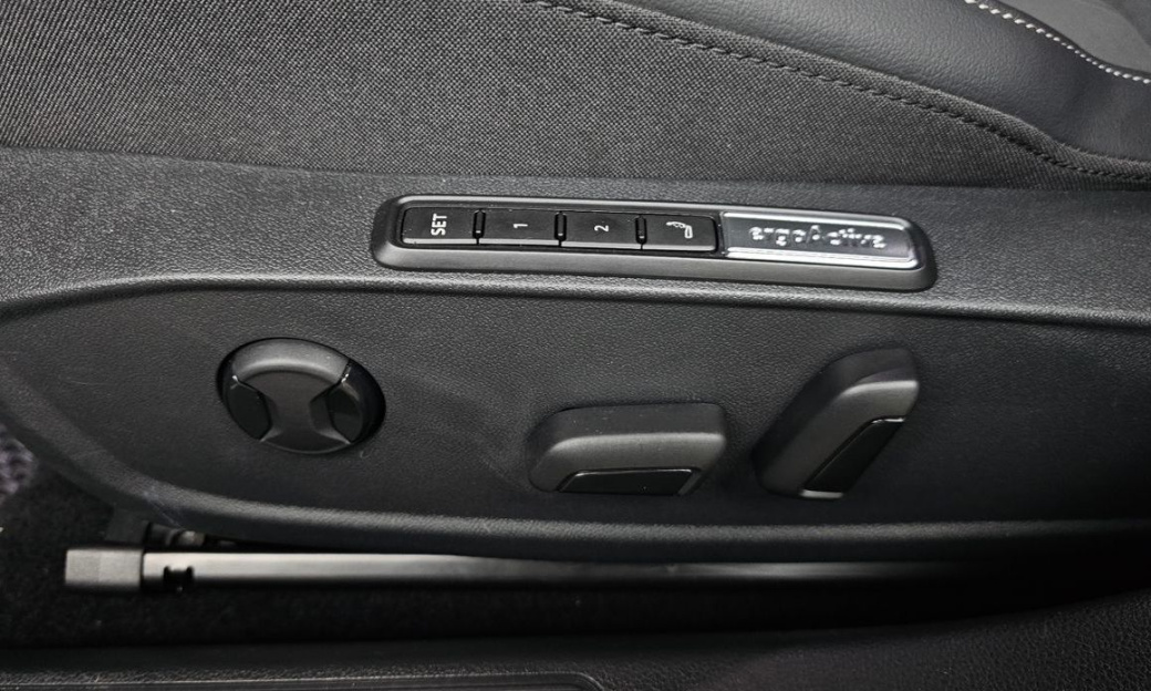 Volkswagen Golf 2.0 TDI Prestige, 2025