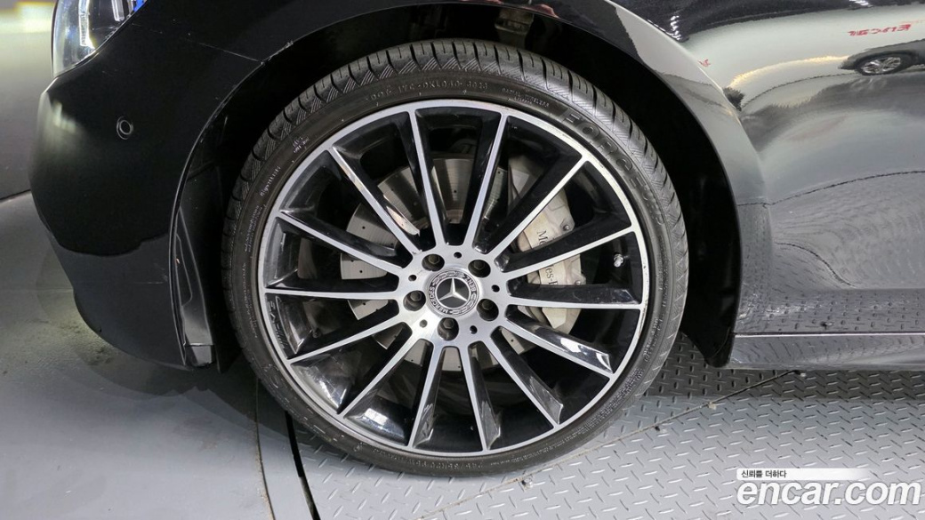 Mercedes-Benz E-Class E350 4MATIC AMG Line, 2023