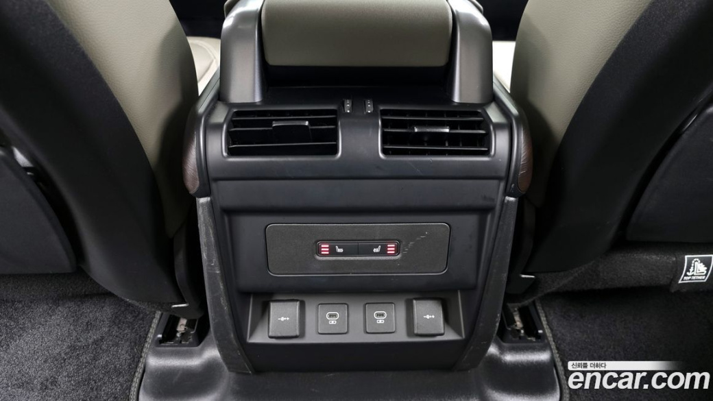 Land Rover Defender 110 D250 SE, 2022