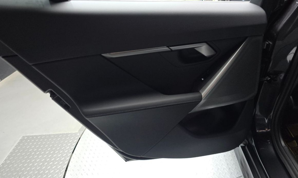 BMW 5-Series 523d, 2025
