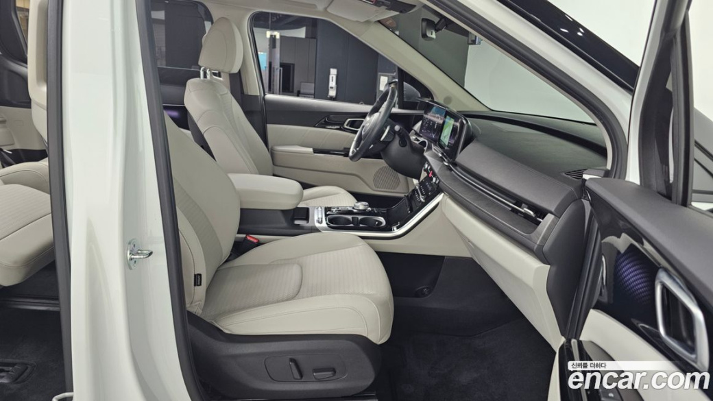 Kia Carnival 7-Seater Signature, 2023