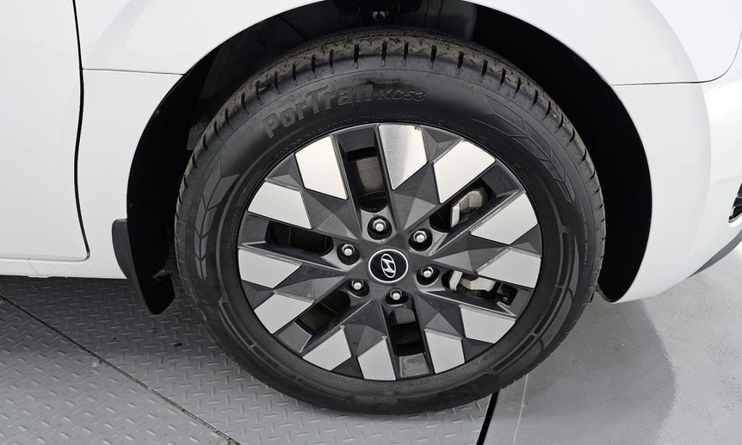 Hyundai Staria 4WD Lounge 9-Seater, 2024