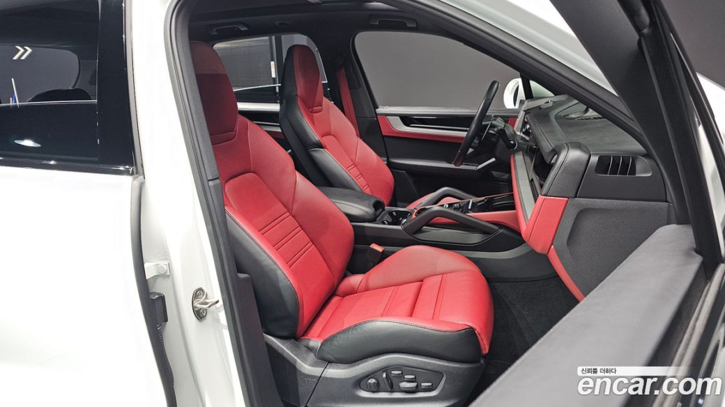 Porsche Cayenne 3.0, 2024