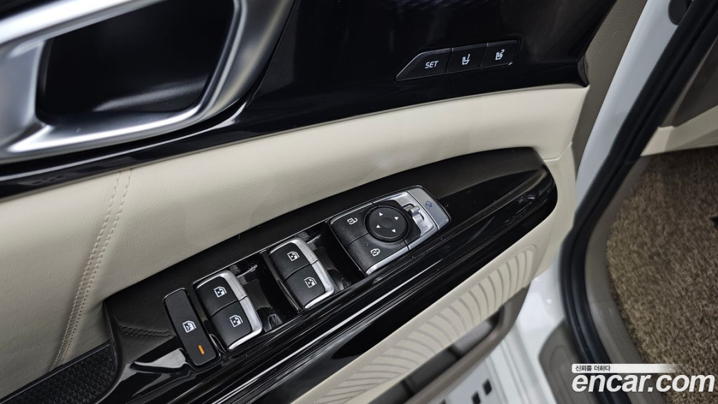 Kia Carnival 9-Seater Hi-Limousine, 2023