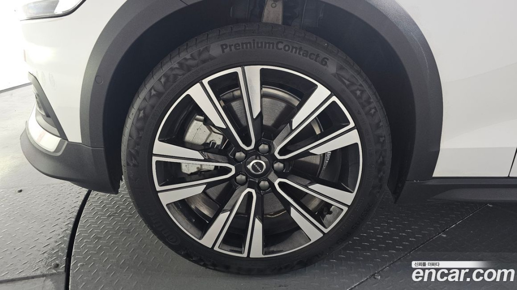 Volvo V60 B5 Ultimate AWD, 2024