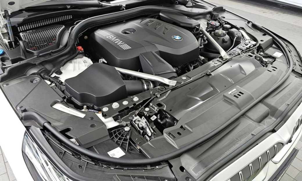 BMW 5-Series 520i, 2025