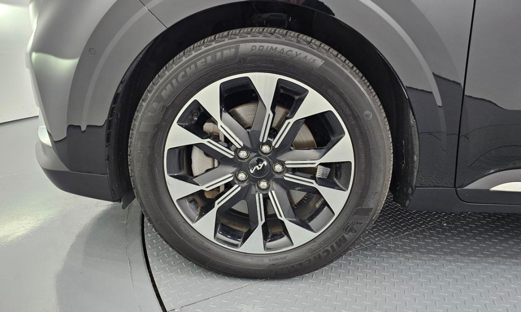 Kia Carnival 7-Seater Signature, 2023