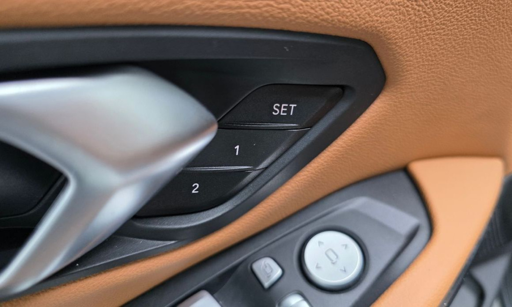 BMW 3-Series 320i, 2024