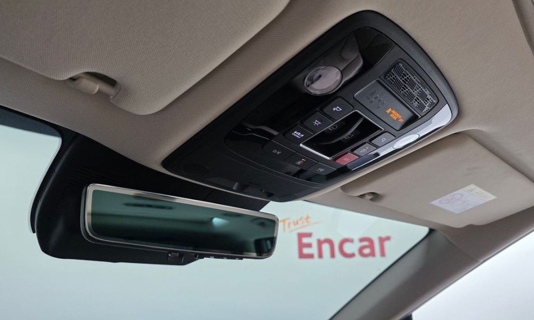 Kia Carnival 7-Seater Gravity, 2025