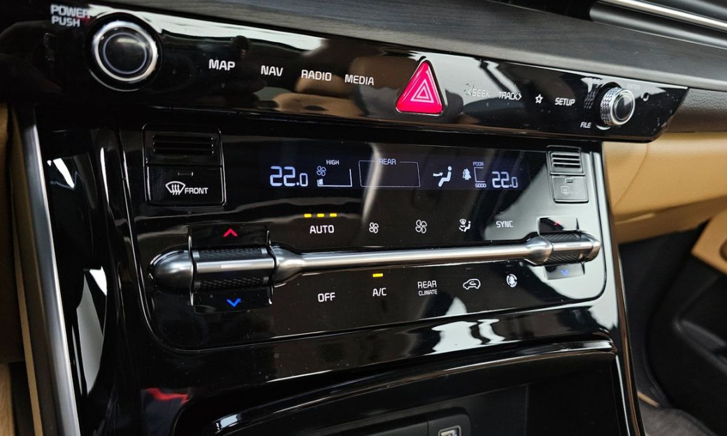 Kia Carnival 7-Seater Outdoor, 2023
