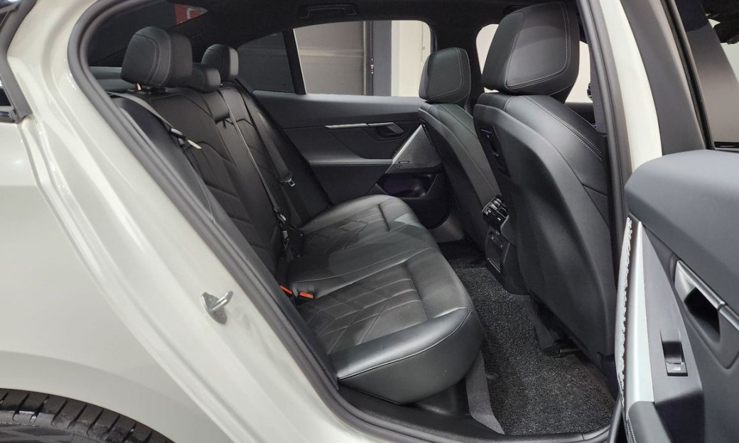 BMW 5-Series 520i M Sport, 2025