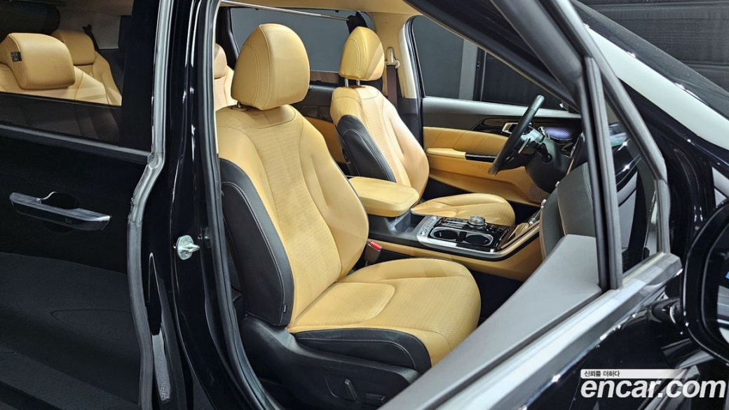 Kia Carnival 9-Seater Signature, 2023