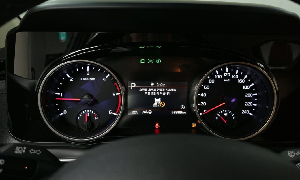Kia Carnival 7-Seater Outdoor, 2023