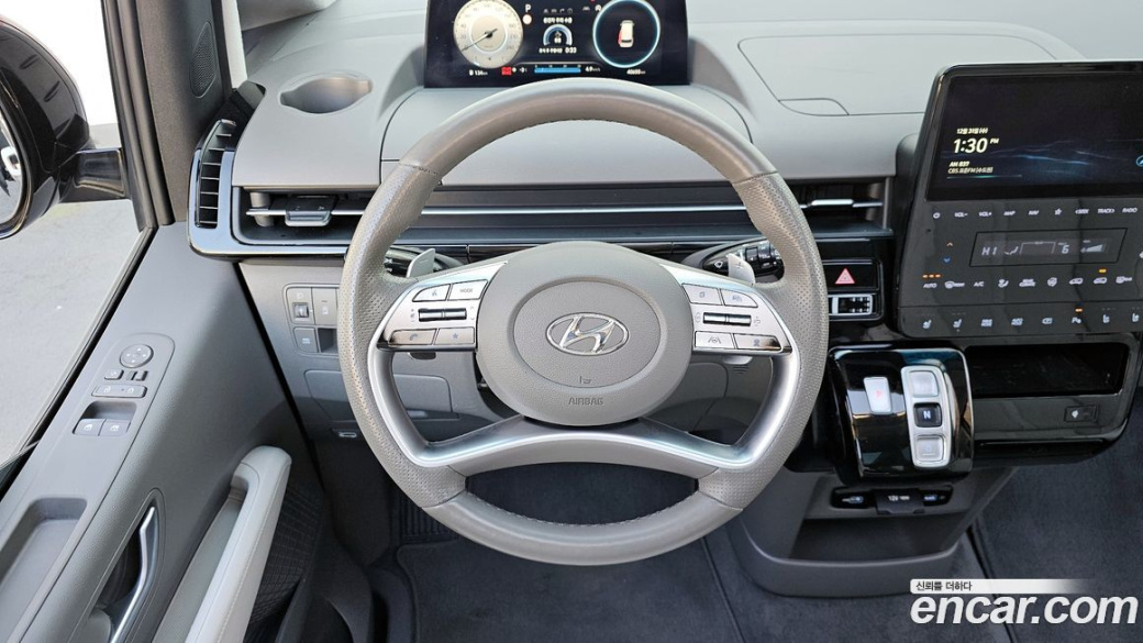 Hyundai Staria 4WD Lounge 9-Seater, 2023