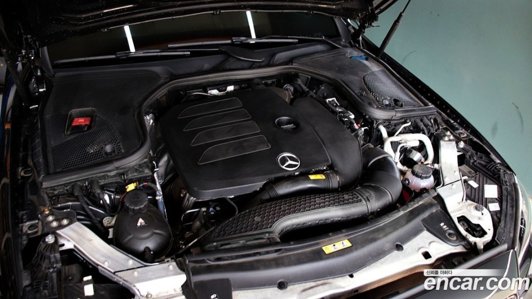 Mercedes-Benz E-Class E350 4MATIC AMG Line, 2023