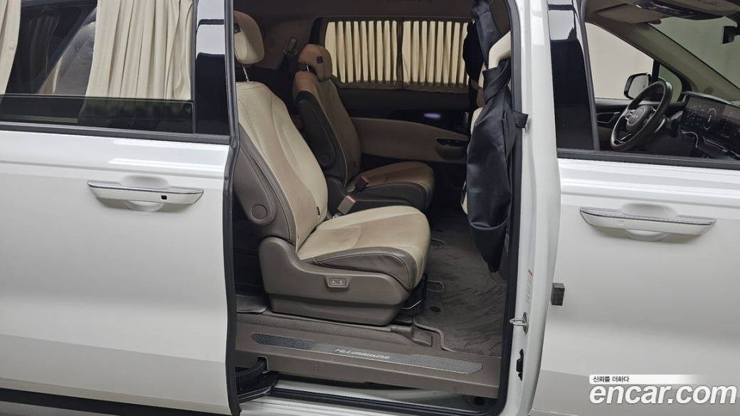 Kia Carnival 9-Seater Hi-Limousine, 2023