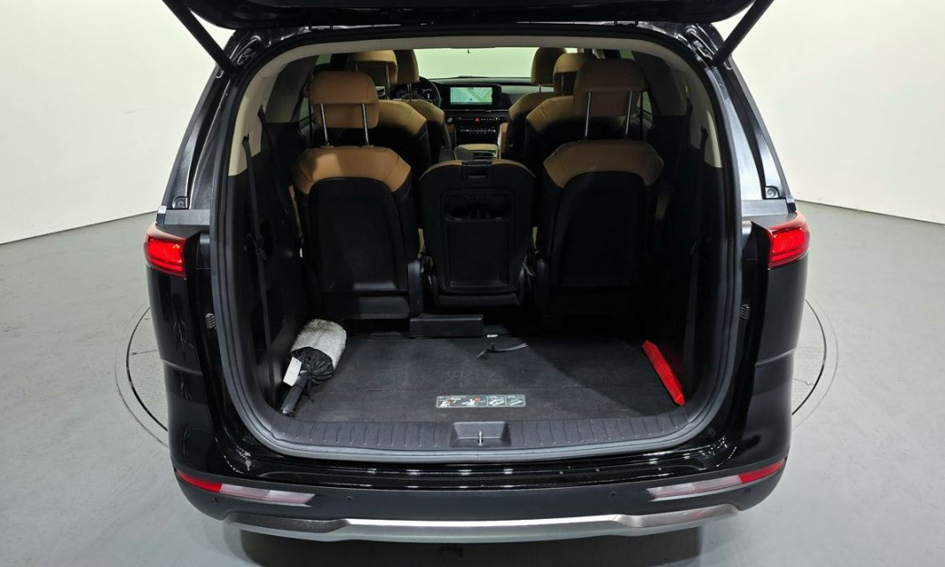 Kia Carnival 11-Seater Signature, 2023