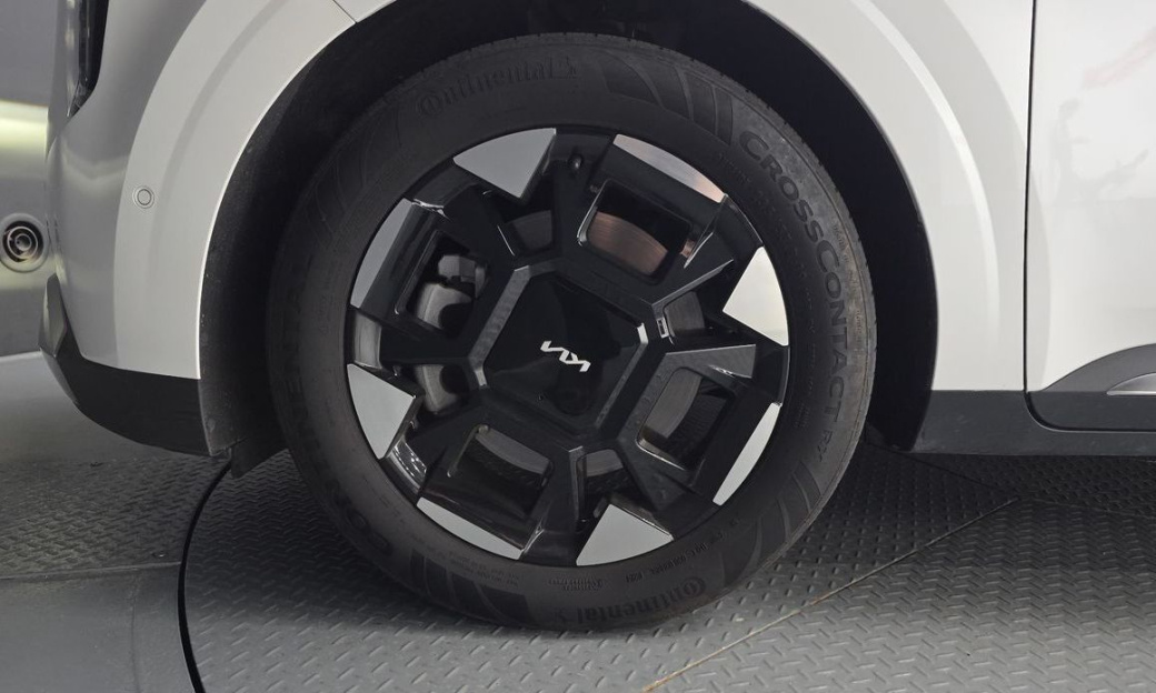 Kia Carnival 9-Seater Signature, 2024