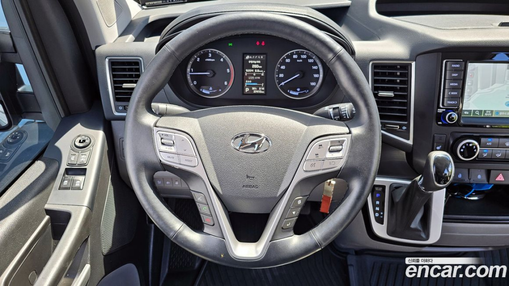Hyundai Solati 15-seater, 2024