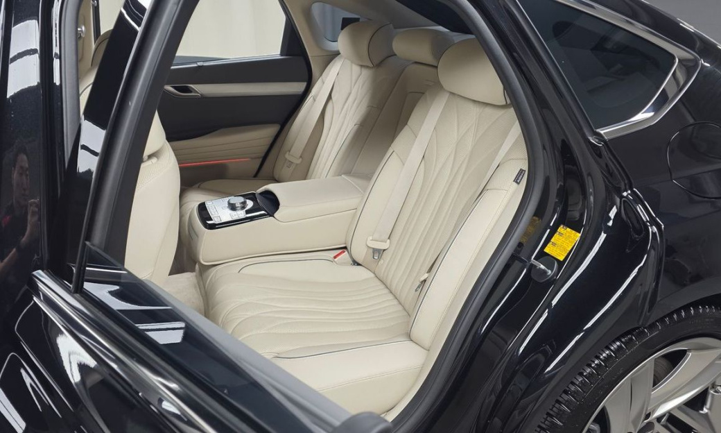 Genesis G80 Gasoline 2.5 Turbo AWD, 2025