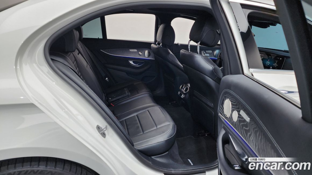 Mercedes-Benz E-Class E350 4MATIC AMG Line, 2022