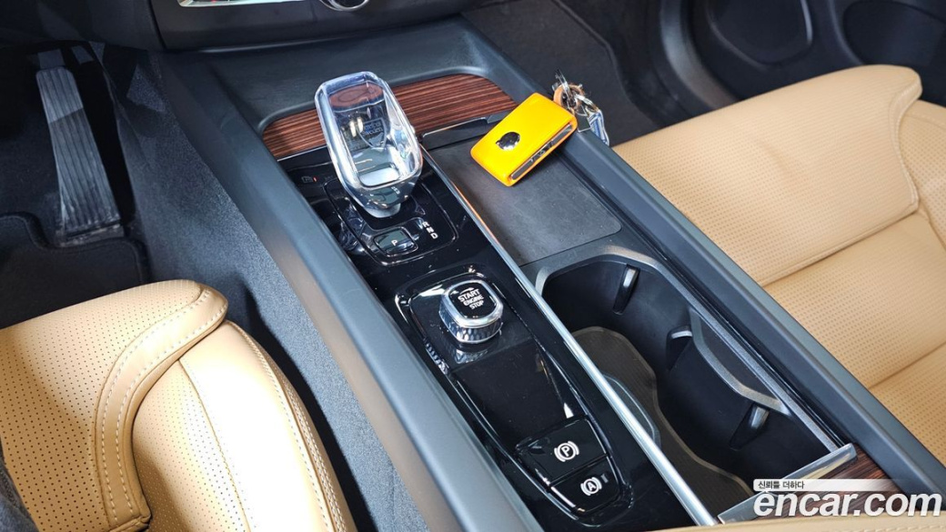 Volvo XC60 B6 Ultra Bright, 2025