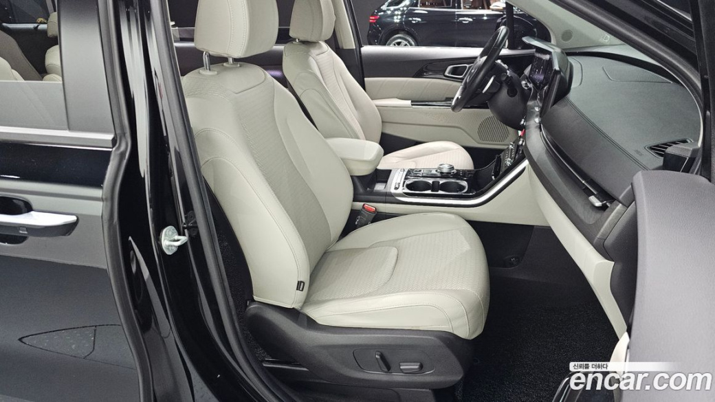 Kia Carnival 9-Seater Signature, 2023