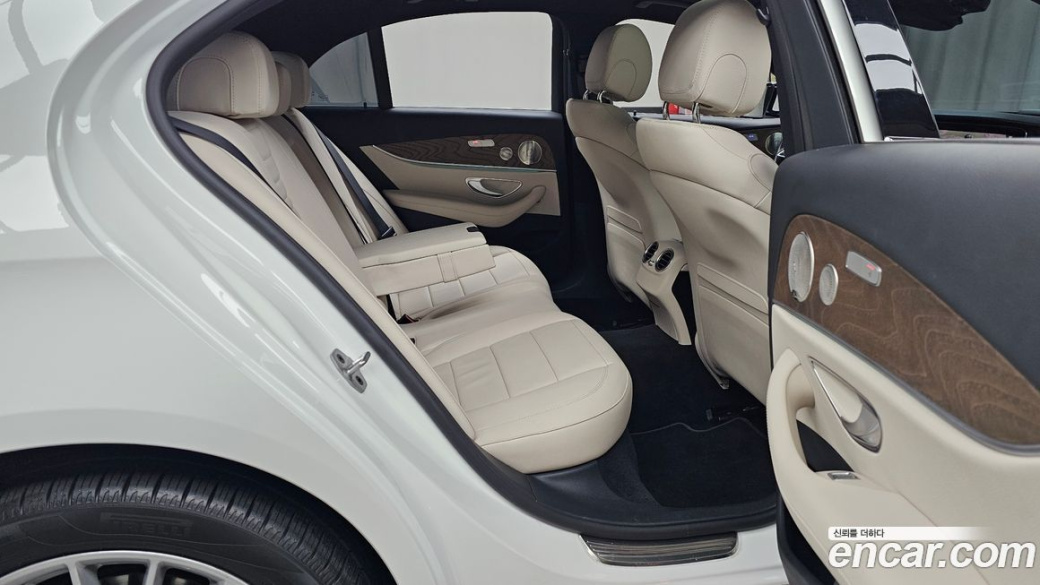 Mercedes-Benz E-Class E220d 4MATIC Exclusive, 2022