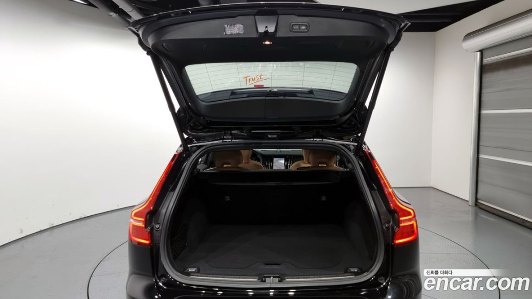 Volvo V60 B5 Ultimate AWD, 2024