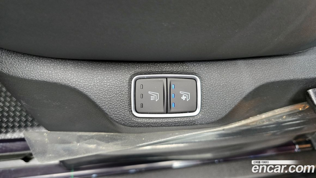 Hyundai Staria 4WD Lounge 9-Seater, 2023