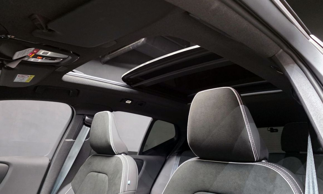 Volvo XC40 B4 Black Edition, 2025