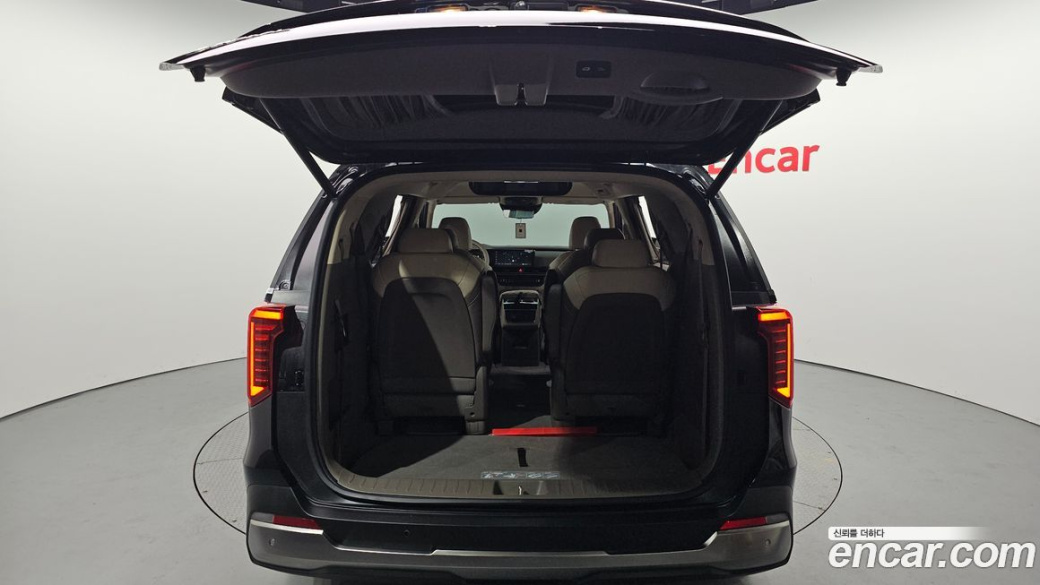 Kia Carnival 9-Seater Hi Limousine, 2024
