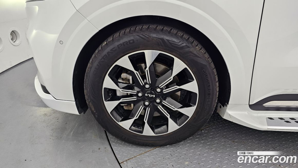 Kia Carnival 9-Seater Hi-Limousine, 2022