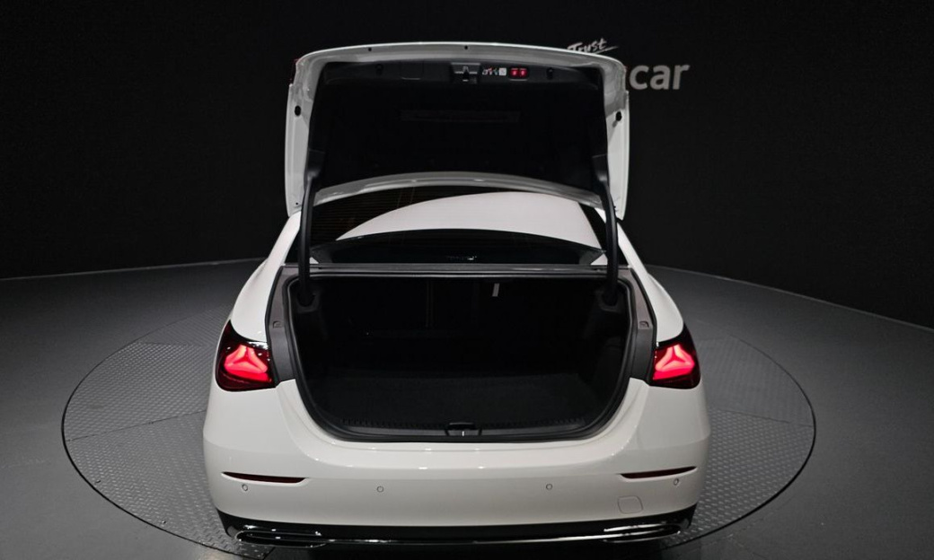 Mercedes-Benz E-Class E200 Avantgarde, 2025