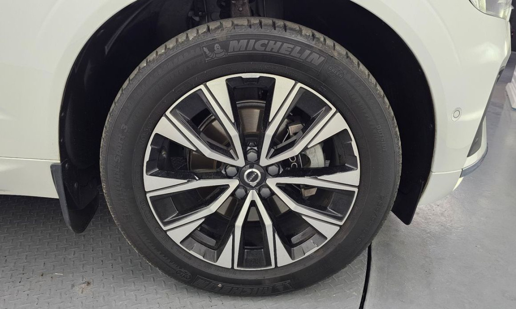 Volvo XC60 B5 Ultimate Bright, 2023