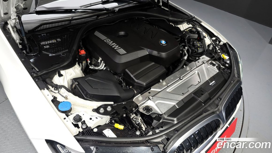 BMW 3-Series 320i, 2025
