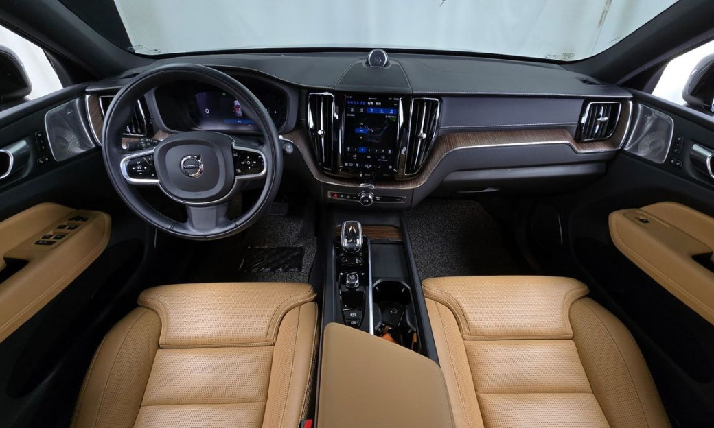 Volvo XC60 B5 Inscription, 2022