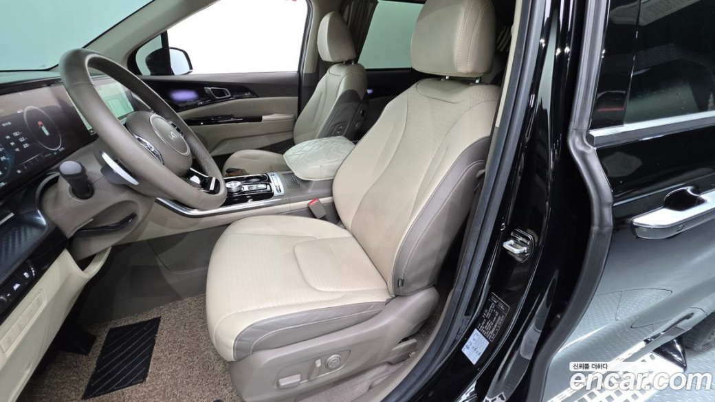 Kia Carnival 9-Seater Hi-Limousine, 2023