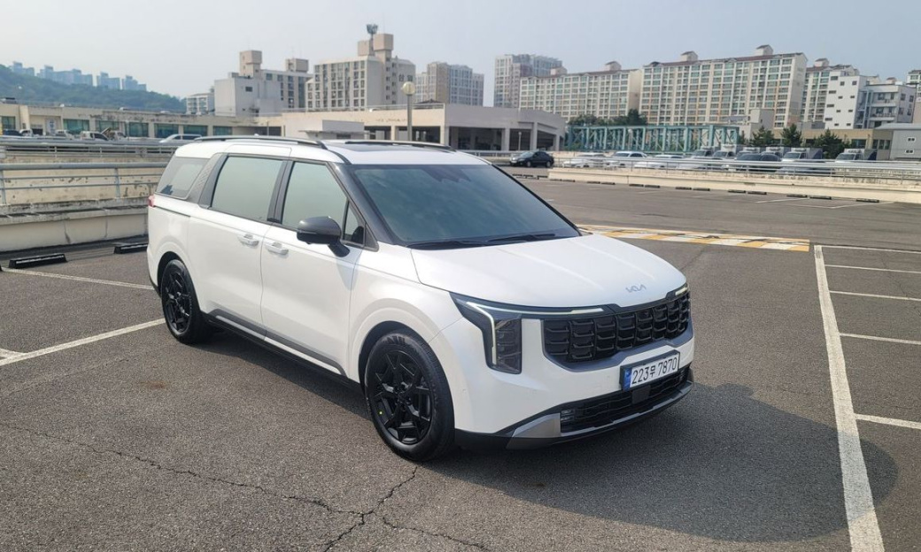 Kia Carnival 9-Seater Gravity, 2025