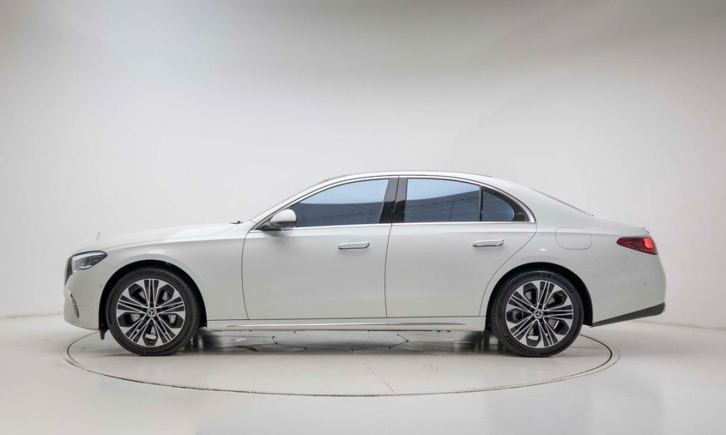 Mercedes-Benz E-Class E350 4MATIC Exclusive, 2025